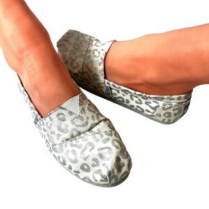 BOBS from Skechers Memory Foam Ivory/Silver Canvas Slip On Shoes Women's Size 6